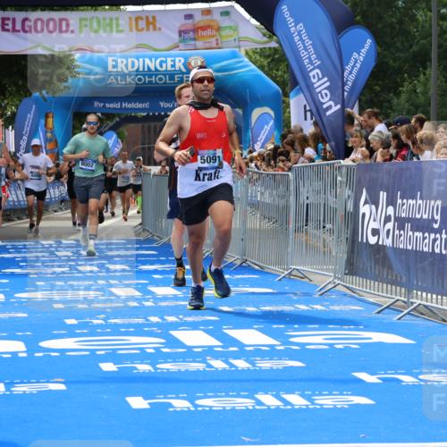 29.06.2025 - hella hamburg halbmarathon Strokosch-Dieckow http://msf.ph/oto/8449922 29.06.2025 10:38:11 Ziel 1688, 2849, 5091, 6095, 7743, 8002, 14688, 15382, 17623, 18584, 18986 meine-sportfotos.de