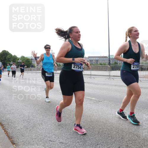 29.06.2025 - hella hamburg halbmarathon Lena Gebhardt http://msf.ph/oto/8449940 29.06.2025 10:30:46 Lombardsbrücke 9830, 14216, 2569, 2754, 2755, 1059, 1472, 1647, 2097, 2268, 2505, 2569, 2754, 2755, 2901, 3131, 3281, 4198, 4575, 4819, 6344, 6556, 6620, 7071, 7120, 7351, 8757, 9576, 9830, 10880, 10989, 11981, 11984, 12349, 12350, 12384, 12460, 12461, 12687, 12688, 14095, 14216, 14421, 14803, 15299, 15466, 15757, 15789, 15938, 16504, 16791, 16864, 17742, 17966, 18362, 18795, 18860, 19052 meine-sportfotos.de