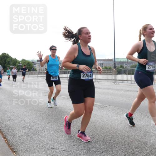 29.06.2025 - hella hamburg halbmarathon Lena Gebhardt http://msf.ph/oto/8449971 29.06.2025 10:30:46 Lombardsbrücke 9830, 2569, 2754, 2755, 1059, 1472, 1647, 2097, 2268, 2505, 2569, 2754, 2755, 2901, 3131, 3281, 4198, 4575, 4819, 6344, 6556, 6620, 7071, 7120, 7351, 8757, 9576, 9830, 10880, 10989, 11981, 11984, 12349, 12350, 12384, 12460, 12461, 12687, 12688, 14095, 14216, 14421, 14803, 15299, 15466, 15757, 15789, 15938, 16504, 16791, 16864, 17742, 17966, 18362, 18795, 18860, 19052 meine-sportfotos.de