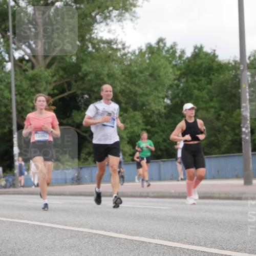 29.06.2025 - hella hamburg halbmarathon Luisa Fischer http://msf.ph/oto/8449991 29.06.2025 10:32:02 Kennedybrücke 15952, 6355, 5718, 8056, 10434, 10808 meine-sportfotos.de