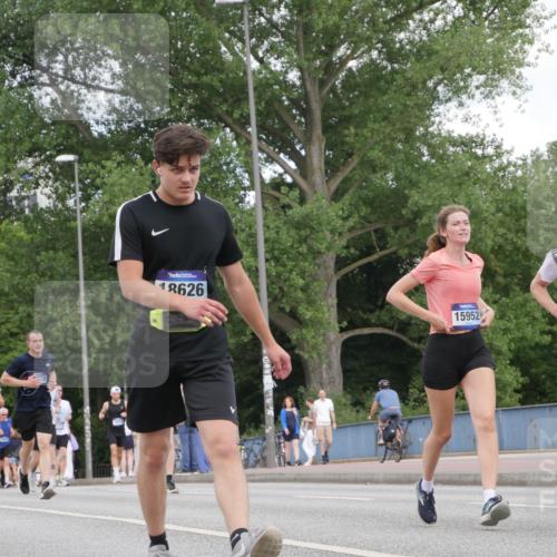 29.06.2025 - hella hamburg halbmarathon Luisa Fischer http://msf.ph/oto/8450015 29.06.2025 10:32:03 Kennedybrücke 18626, 15952, 15955, 5718, 5847, 10434, 10808 meine-sportfotos.de