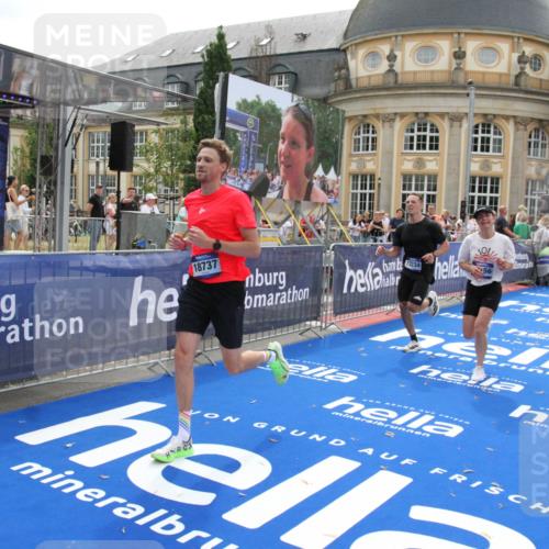 29.06.2025 - hella hamburg halbmarathon Michael Strokosch http://msf.ph/oto/8450044 29.06.2025 10:29:31 Ziel 2021, 2180, 9137, 10156, 10790, 12234, 13838, 15880, 16118, 17197, 18737, 19203 meine-sportfotos.de