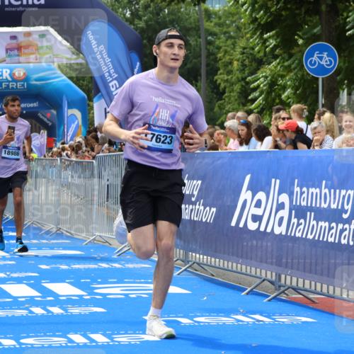 29.06.2025 - hella hamburg halbmarathon Strokosch-Dieckow http://msf.ph/oto/8450050 29.06.2025 10:38:08 Ziel 2849, 5091, 7743, 8002, 8091, 9944, 11049, 14274, 14688, 15382, 17623, 18584, 18986 meine-sportfotos.de