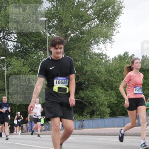 29.06.2025 - hella hamburg halbmarathon Luisa Fischer http://msf.ph/oto/8450051 29.06.2025 10:32:03 Kennedybrücke 16673, 18626, 15952, 15955, 5718, 5847, 10434, 10808 meine-sportfotos.de