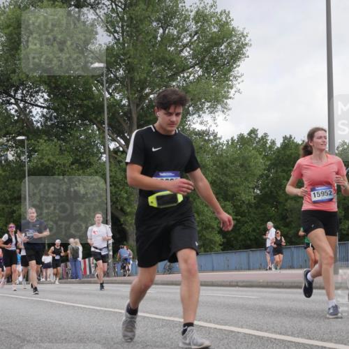 29.06.2025 - hella hamburg halbmarathon Luisa Fischer http://msf.ph/oto/8450067 29.06.2025 10:32:04 Kennedybrücke 1667, 15952, 5847, 10434, 10808 meine-sportfotos.de