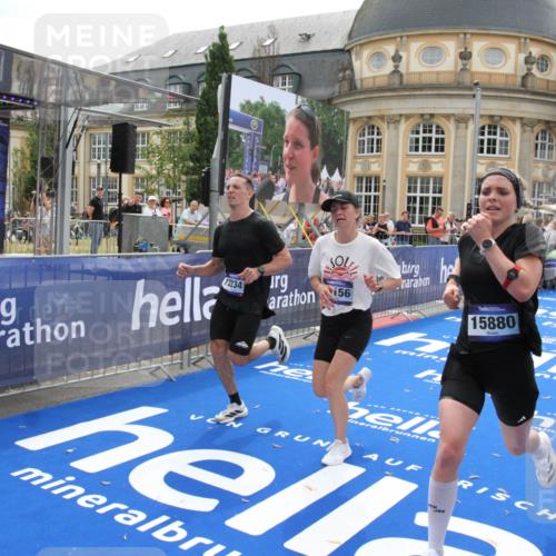 29.06.2025 - hella hamburg halbmarathon Michael Strokosch http://msf.ph/oto/8450102 29.06.2025 10:29:32 Ziel 2021, 2180, 8784, 9137, 10156, 10790, 12234, 15880, 16118, 17197, 18737, 19203 meine-sportfotos.de