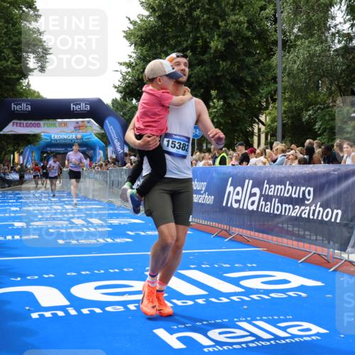 29.06.2025 - hella hamburg halbmarathon Strokosch-Dieckow http://msf.ph/oto/8450107 29.06.2025 10:38:06 Ziel 2849, 5091, 7743, 8091, 9944, 11049, 11952, 12915, 14274, 14688, 15382, 16698, 17623, 18986 meine-sportfotos.de