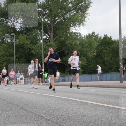 29.06.2025 - hella hamburg halbmarathon Luisa Fischer http://msf.ph/oto/8450121 29.06.2025 10:32:06 Kennedybrücke 1612, 5847, 1663, 2010, 5847 meine-sportfotos.de