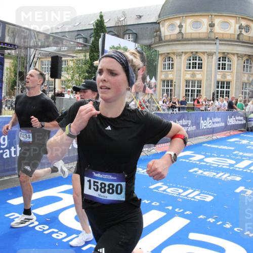 29.06.2025 - hella hamburg halbmarathon Michael Strokosch http://msf.ph/oto/8450142 29.06.2025 10:29:32 Ziel 2021, 2180, 8784, 9137, 10156, 10790, 12234, 15880, 16118, 17197, 18737, 19203 meine-sportfotos.de