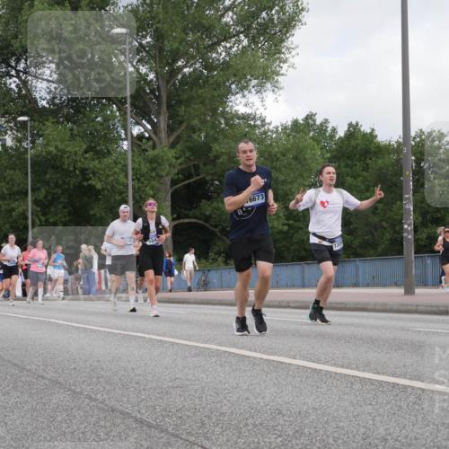 29.06.2025 - hella hamburg halbmarathon Luisa Fischer http://msf.ph/oto/8450158 29.06.2025 10:32:07 Kennedybrücke 125, 584, 6673, 1309, 2010, 3179, 4373, 5847 meine-sportfotos.de