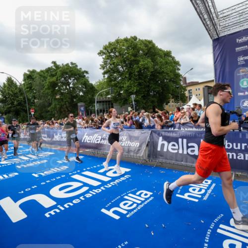 29.06.2025 - hella hamburg halbmarathon Zöllner http://msf.ph/oto/8450174 29.06.2025 10:58:53 Ziel 2159, 2488, 2840, 3859, 4632, 4833, 5277, 5885, 6720, 8807, 9156, 9353, 10268, 10539, 12734, 13880, 14266, 14673, 14902, 14965, 17405, 17630, 17839, 18232, 18954 meine-sportfotos.de