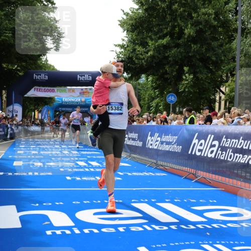 29.06.2025 - hella hamburg halbmarathon Strokosch-Dieckow http://msf.ph/oto/8450186 29.06.2025 10:38:05 Ziel 5091, 7229, 7743, 8091, 9944, 11049, 11952, 12915, 14274, 15303, 15382, 16698, 17623, 18986 meine-sportfotos.de