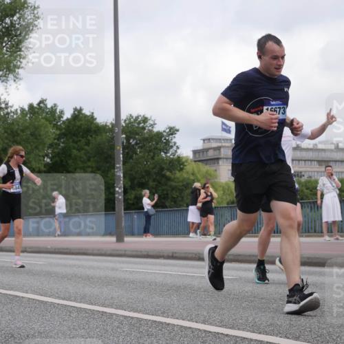 29.06.2025 - hella hamburg halbmarathon Luisa Fischer http://msf.ph/oto/8450204 29.06.2025 10:32:09 Kennedybrücke 6673, 2010, 584, 2019, 2010, 3179, 3717, 4373, 5167, 5847, 6632 meine-sportfotos.de