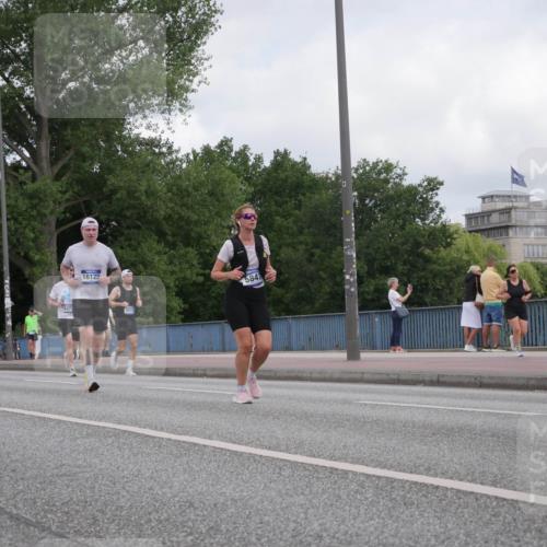 29.06.2025 - hella hamburg halbmarathon Luisa Fischer http://msf.ph/oto/8450214 29.06.2025 10:32:09 Kennedybrücke 12958, 437, 6632, 16125, 2010, 5847, 2010, 3179, 3717, 4373, 5167, 5847, 6632 meine-sportfotos.de