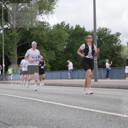 29.06.2025 - hella hamburg halbmarathon Luisa Fischer http://msf.ph/oto/8450225 29.06.2025 10:32:10 Kennedybrücke 12958, 6632, 4373, 32, 16125, 2010, 5847, 2010, 3179, 3717, 4373, 5167, 5847, 6632 meine-sportfotos.de