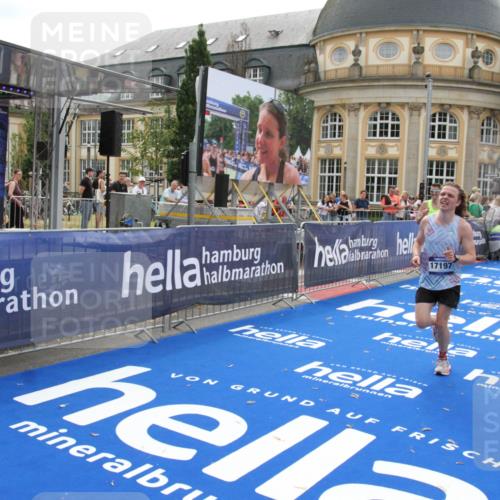 29.06.2025 - hella hamburg halbmarathon Michael Strokosch http://msf.ph/oto/8450292 29.06.2025 10:29:34 Ziel 2021, 2180, 8784, 9137, 10156, 10790, 12234, 16118, 17197 meine-sportfotos.de
