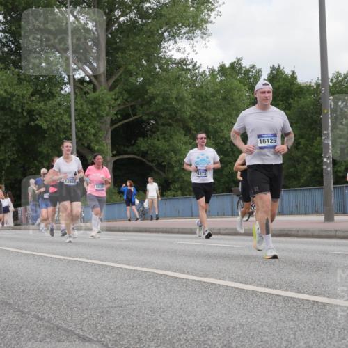 29.06.2025 - hella hamburg halbmarathon Luisa Fischer http://msf.ph/oto/8450293 29.06.2025 10:32:11 Kennedybrücke 10198, 12958, 6632, 4373, 16125, 2010, 3179, 3445, 3717, 4373, 5167, 5847, 6632 meine-sportfotos.de