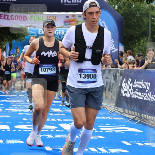 29.06.2025 - hella hamburg halbmarathon Strokosch-Dieckow http://msf.ph/oto/8450303 29.06.2025 10:37:57 Ziel 3480, 3530, 7229, 8091, 9643, 9944, 10793, 11049, 11952, 12915, 13900, 14274, 15303, 16698, 18103, 18529 meine-sportfotos.de