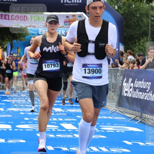 29.06.2025 - hella hamburg halbmarathon Strokosch-Dieckow http://msf.ph/oto/8450333 29.06.2025 10:37:57 Ziel 3480, 3530, 7229, 8091, 9643, 9944, 10793, 11049, 11952, 12915, 13900, 14274, 15303, 16698, 18103, 18529 meine-sportfotos.de