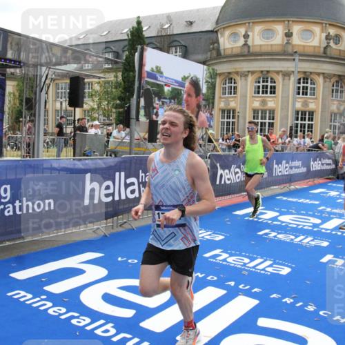 29.06.2025 - hella hamburg halbmarathon Michael Strokosch http://msf.ph/oto/8450373 29.06.2025 10:29:35 Ziel 2021, 2180, 6781, 8784, 9137, 10790, 16118, 17197, 18422, 18699, 19204 meine-sportfotos.de