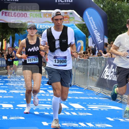 29.06.2025 - hella hamburg halbmarathon Strokosch-Dieckow http://msf.ph/oto/8450377 29.06.2025 10:37:56 Ziel 3480, 3530, 7229, 8091, 9643, 9944, 10793, 11049, 11952, 12915, 13900, 14274, 15303, 16698, 18103, 18529 meine-sportfotos.de