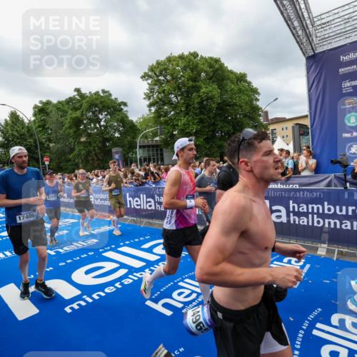 29.06.2025 - hella hamburg halbmarathon Zöllner http://msf.ph/oto/8450405 29.06.2025 10:58:55 Ziel 2159, 2488, 2840, 3859, 4632, 4833, 5277, 5885, 6438, 6720, 8807, 9156, 9353, 10268, 10518, 10539, 10788, 10915, 12734, 14673, 14965, 17405, 17630, 17931, 18180, 18232, 18954 meine-sportfotos.de