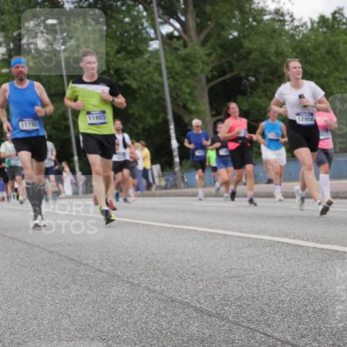 29.06.2025 - hella hamburg halbmarathon Luisa Fischer http://msf.ph/oto/8450409 29.06.2025 10:32:13 Kennedybrücke 11792, 11803, 12958, 2010, 3179, 3445, 3717, 4373, 5167, 5847, 6632, 9714, 10198 meine-sportfotos.de