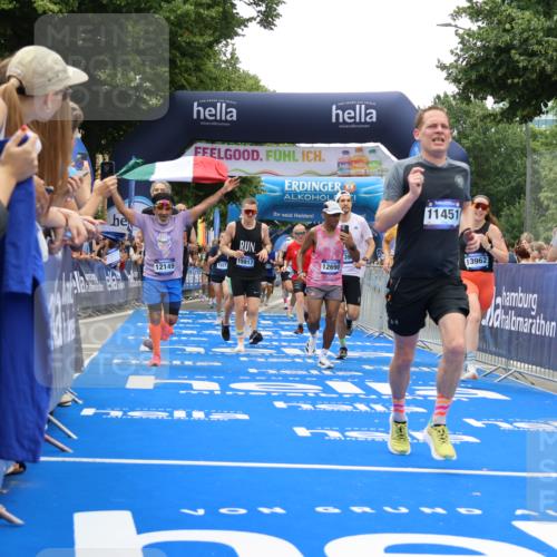 29.06.2025 - hella hamburg halbmarathon Strokosch-Dieckow http://msf.ph/oto/8450418 29.06.2025 10:48:28 Ziel 1163, 1176, 1537, 2213, 3747, 5129, 5362, 5421, 5528, 6081, 6923, 8216, 9262, 10000, 10860, 11451, 11579, 12149, 12549, 12690, 12840, 13962, 14033, 14990, 15573, 15808, 15917, 17395, 17745, 17855, 18251, 18790, 18815, 18923 meine-sportfotos.de