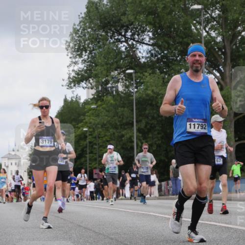 29.06.2025 - hella hamburg halbmarathon Luisa Fischer http://msf.ph/oto/8450493 29.06.2025 10:32:15 Kennedybrücke 3179, 445, 16675, 9714, 11792, 67, 16643, 1557, 2010, 3179, 3445, 3717, 4349, 4373, 5167, 5847, 6632, 9714, 10198 meine-sportfotos.de