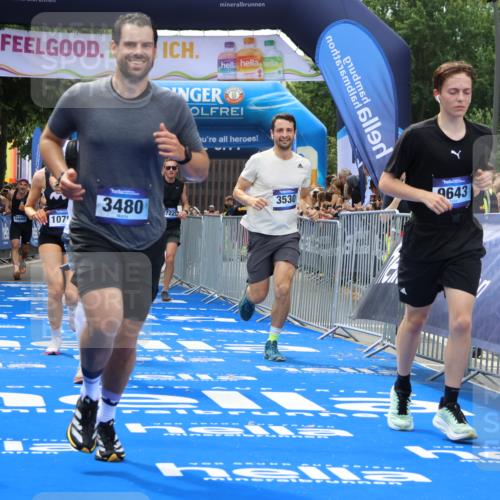 29.06.2025 - hella hamburg halbmarathon Strokosch-Dieckow http://msf.ph/oto/8450527 29.06.2025 10:37:55 Ziel 2404, 3480, 3530, 7229, 8091, 9643, 10793, 11049, 11952, 12915, 13148, 13900, 15303, 16698, 18103, 18529 meine-sportfotos.de