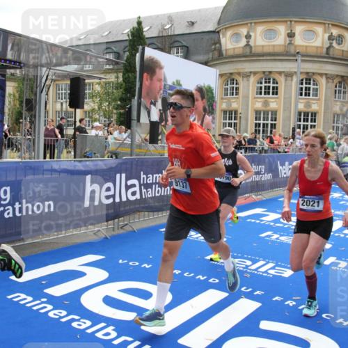 29.06.2025 - hella hamburg halbmarathon Michael Strokosch http://msf.ph/oto/8450529 29.06.2025 10:29:36 Ziel 2021, 2180, 6781, 8784, 9137, 10790, 17197, 18422, 18699, 19204 meine-sportfotos.de