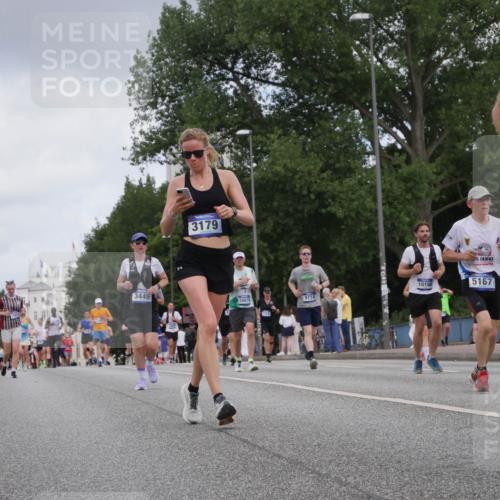 29.06.2025 - hella hamburg halbmarathon Luisa Fischer http://msf.ph/oto/8450530 29.06.2025 10:32:16 Kennedybrücke 3179, 3445, 16676, 9714, 10198, 5167, 1, 1557, 2010, 3179, 3445, 3717, 4349, 4373, 5167, 5847, 6632, 9714, 10198 meine-sportfotos.de