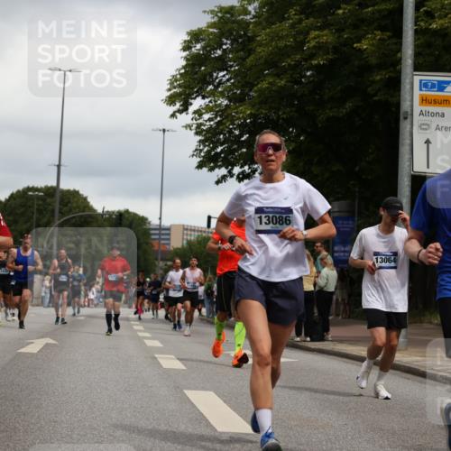 29.06.2025 - hella hamburg halbmarathon Yannick Fuchs http://msf.ph/oto/8450563 29.06.2025 10:55:36 20KM 2086, 2391, 2591, 3400, 4068, 5839, 5870, 6391, 7033, 7049, 7757, 8364, 8531, 8590, 9453, 9752, 9932, 10031, 10177, 10746, 11465, 11515, 12125, 12787, 13064, 13086, 13491, 13699, 14605, 14628, 15008, 15252, 15520, 15539, 15733, 16128, 16145, 16614, 18551 meine-sportfotos.de