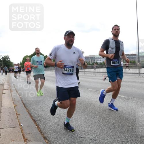 29.06.2025 - hella hamburg halbmarathon Lena Gebhardt http://msf.ph/oto/8450569 29.06.2025 10:30:49 Lombardsbrücke 1647, 1059, 14216, 9830, 1059, 1472, 1647, 1773, 2097, 2268, 2505, 2569, 2754, 2755, 3131, 3281, 4198, 4575, 4819, 6344, 6556, 6620, 6787, 7071, 7120, 7351, 8757, 9576, 9830, 10989, 11981, 11984, 12384, 12460, 12461, 12627, 12687, 12688, 14095, 14216, 14421, 14803, 15299, 15466, 15589, 15757, 15789, 15938, 16504, 16791, 16864, 17224, 17463, 17742, 17966, 18362, 18795, 18860, 19052, 19226 meine-sportfotos.de