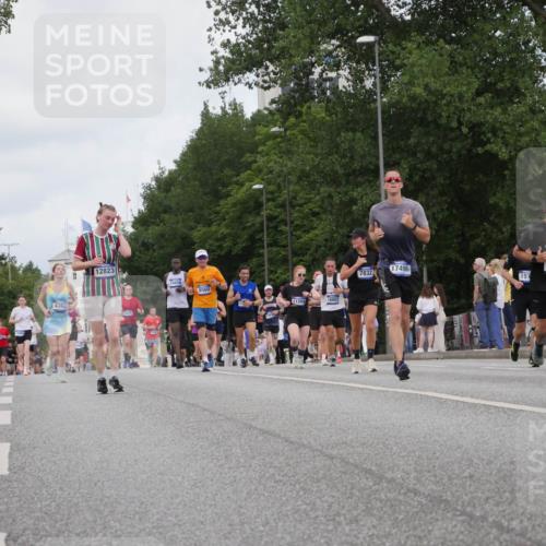 29.06.2025 - hella hamburg halbmarathon Luisa Fischer http://msf.ph/oto/8450578 29.06.2025 10:32:21 Kennedybrücke 4362, 12823, 16659, 8560, 11269, 16662, 17496, 7832, 151, 4349, 1518, 1557, 3445, 3717, 4349, 5167, 6285, 6632, 7832, 9714, 10198 meine-sportfotos.de