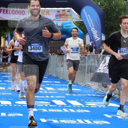 29.06.2025 - hella hamburg halbmarathon Strokosch-Dieckow http://msf.ph/oto/8450588 29.06.2025 10:37:55 Ziel 2404, 3480, 3530, 7229, 8091, 9643, 10793, 11049, 11952, 12915, 13148, 13900, 15303, 16698, 18103, 18529 meine-sportfotos.de