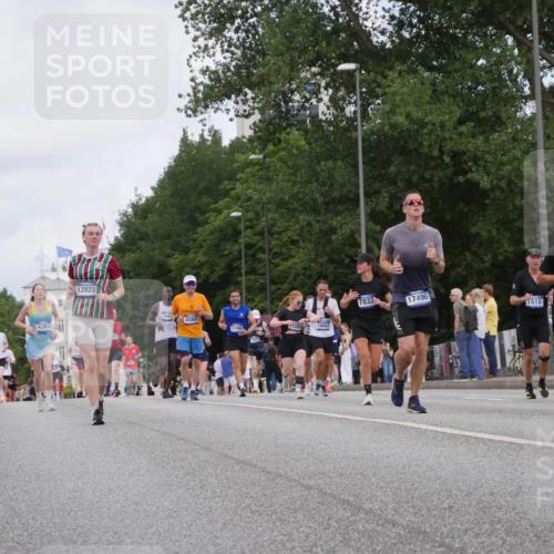 29.06.2025 - hella hamburg halbmarathon Luisa Fischer http://msf.ph/oto/8450590 29.06.2025 10:32:21 Kennedybrücke 4362, 12823, 166, 8560, 1269, 16662, 13382, 7832, 17496, 1518, 4349, 1518, 1557, 3445, 3717, 4349, 5167, 6285, 6632, 7832, 9714, 10198 meine-sportfotos.de