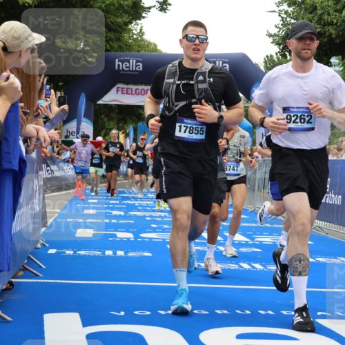 29.06.2025 - hella hamburg halbmarathon Strokosch-Dieckow http://msf.ph/oto/8450602 29.06.2025 10:48:26 Ziel 1163, 1176, 1537, 2213, 3747, 5129, 5362, 5528, 6081, 6923, 7367, 8216, 9262, 10000, 10860, 11451, 11579, 12149, 12549, 12690, 12840, 13962, 14033, 14990, 15808, 15917, 17395, 17745, 17855, 17982, 18251, 18790, 18815, 18923 meine-sportfotos.de