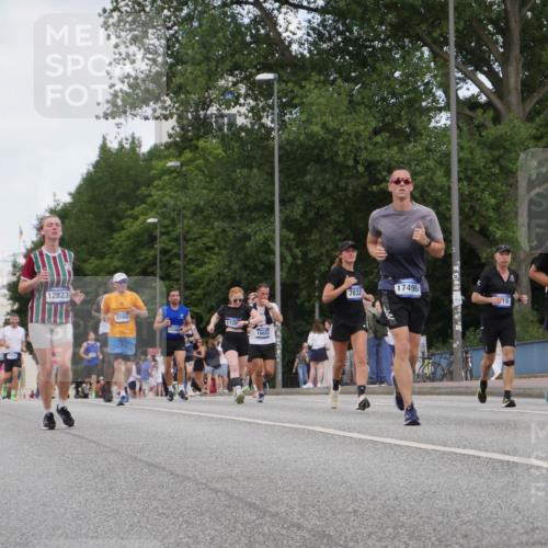 29.06.2025 - hella hamburg halbmarathon Luisa Fischer http://msf.ph/oto/8450604 29.06.2025 10:32:22 Kennedybrücke 4362, 12823, 8560, 1126, 133824, 16662, 17496, 7832, 4349, 18, 1518, 1557, 3445, 3717, 4349, 4362, 4395, 5167, 6285, 6632, 7832, 9714, 10198 meine-sportfotos.de