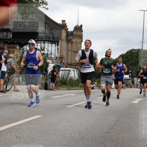 29.06.2025 - hella hamburg halbmarathon Yannick Fuchs http://msf.ph/oto/8450628 29.06.2025 10:55:38 20KM 1138, 2086, 2391, 2591, 3400, 4068, 5839, 5870, 6391, 7033, 7049, 7757, 8364, 8531, 8590, 9297, 9752, 9932, 10031, 10177, 10194, 10746, 11465, 12125, 12787, 13064, 13086, 13491, 13699, 14605, 14628, 15008, 15252, 15520, 15539, 15733, 16128, 16145, 16614, 18551 meine-sportfotos.de