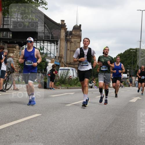 29.06.2025 - hella hamburg halbmarathon Yannick Fuchs http://msf.ph/oto/8450643 29.06.2025 10:55:38 20KM 1138, 2086, 2391, 2591, 3400, 4068, 5839, 5870, 6391, 7033, 7049, 7757, 8364, 8531, 8590, 9297, 9752, 9932, 10031, 10177, 10194, 10746, 11465, 12125, 12787, 13064, 13086, 13491, 13699, 14605, 14628, 15008, 15252, 15520, 15539, 15733, 16128, 16145, 16614, 18551 meine-sportfotos.de