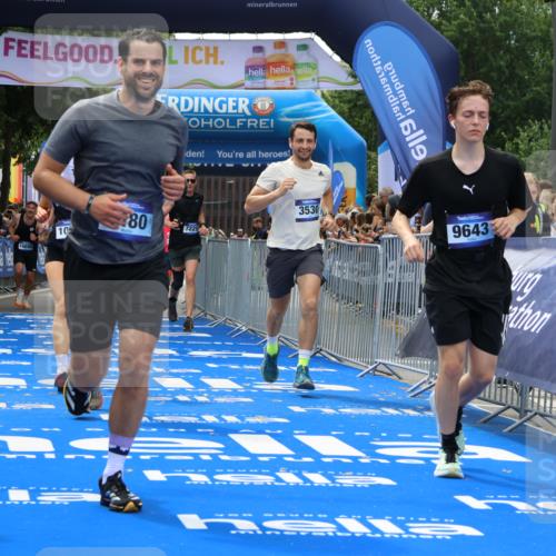 29.06.2025 - hella hamburg halbmarathon Strokosch-Dieckow http://msf.ph/oto/8450666 29.06.2025 10:37:55 Ziel 2404, 3480, 3530, 7229, 8091, 9643, 10793, 11049, 11952, 12915, 13148, 13900, 15303, 16698, 18103, 18529 meine-sportfotos.de