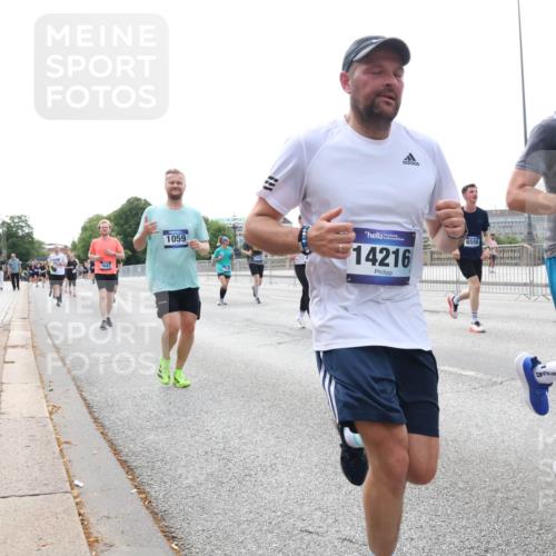 29.06.2025 - hella hamburg halbmarathon Lena Gebhardt http://msf.ph/oto/8450678 29.06.2025 10:30:49 Lombardsbrücke 1647, 1059, 14216, 6556, 9830, 1059, 1472, 1647, 1773, 2097, 2268, 2505, 2569, 2754, 2755, 3131, 3281, 4198, 4575, 4819, 6344, 6556, 6620, 6787, 7071, 7120, 7351, 8757, 9576, 9830, 10989, 11981, 11984, 12384, 12460, 12461, 12627, 12687, 12688, 14095, 14216, 14421, 14803, 15299, 15466, 15589, 15757, 15789, 15938, 16504, 16791, 16864, 17224, 17463, 17742, 17966, 18362, 18795, 18860, 19052, 19226 meine-sportfotos.de