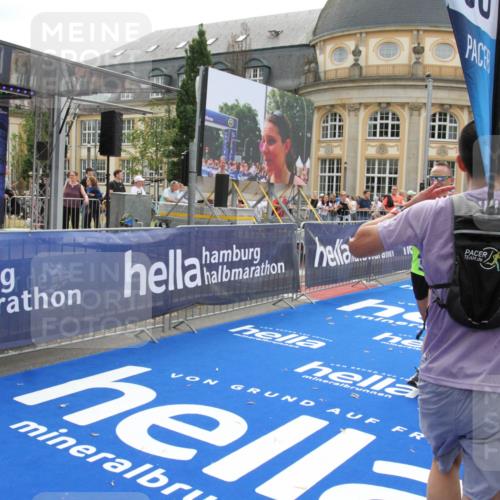 29.06.2025 - hella hamburg halbmarathon Michael Strokosch http://msf.ph/oto/8450716 29.06.2025 10:29:38 Ziel 2021, 2180, 6781, 7186, 8784, 9137, 10790, 18422, 18699, 19204 meine-sportfotos.de