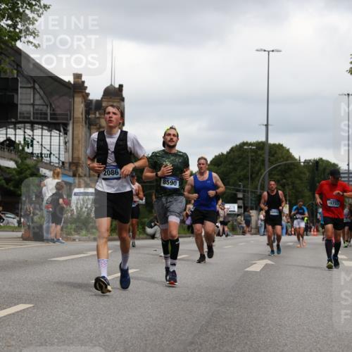 29.06.2025 - hella hamburg halbmarathon Yannick Fuchs http://msf.ph/oto/8450780 29.06.2025 10:55:39 20KM 1135, 1138, 2086, 2391, 2591, 3400, 4068, 5839, 5870, 6391, 7033, 7049, 7757, 8364, 8531, 8590, 9297, 9752, 9932, 10031, 10177, 10194, 10746, 11465, 12125, 12787, 13064, 13086, 13491, 13699, 14605, 14628, 15008, 15252, 15520, 15539, 15733, 16128, 16145, 16614, 18551 meine-sportfotos.de