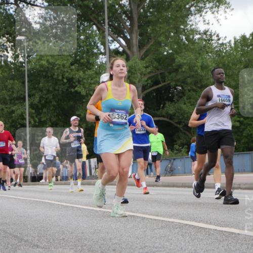 29.06.2025 - hella hamburg halbmarathon Luisa Fischer http://msf.ph/oto/8450786 29.06.2025 10:32:29 Kennedybrücke 10068, 3311, 5250, 13810, 362, 14644, 12780, 16659, 10, 1518, 3311, 4362, 4395, 6285, 7832, 8560 meine-sportfotos.de