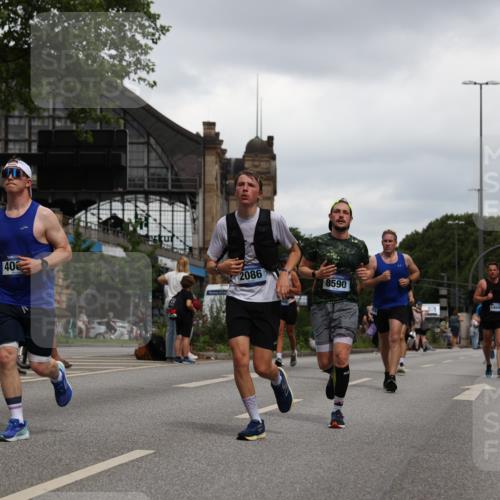29.06.2025 - hella hamburg halbmarathon Yannick Fuchs http://msf.ph/oto/8450836 29.06.2025 10:55:39 20KM 1135, 1138, 2086, 2391, 2591, 3400, 4068, 5839, 5870, 6391, 7033, 7049, 7757, 8364, 8531, 8590, 9297, 9752, 9932, 10031, 10177, 10194, 10746, 11465, 12125, 12787, 13064, 13086, 13491, 13699, 14605, 14628, 15008, 15252, 15520, 15539, 15733, 16128, 16145, 16614, 18551 meine-sportfotos.de