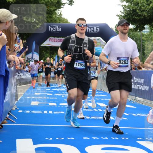29.06.2025 - hella hamburg halbmarathon Strokosch-Dieckow http://msf.ph/oto/8450842 29.06.2025 10:48:25 Ziel 1537, 3747, 5129, 5362, 5528, 6081, 6923, 7367, 8216, 9262, 9770, 10000, 10860, 11451, 11467, 12149, 12549, 12690, 12840, 13962, 14033, 14990, 15735, 15808, 15917, 17395, 17745, 17855, 17982, 18251, 18790, 18923 meine-sportfotos.de