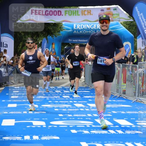 29.06.2025 - hella hamburg halbmarathon Strokosch-Dieckow http://msf.ph/oto/8450858 29.06.2025 10:37:51 Ziel 1615, 2196, 2404, 3480, 3530, 7229, 9171, 9643, 10793, 13148, 13900, 15303, 18103, 18276, 18277, 18529 meine-sportfotos.de
