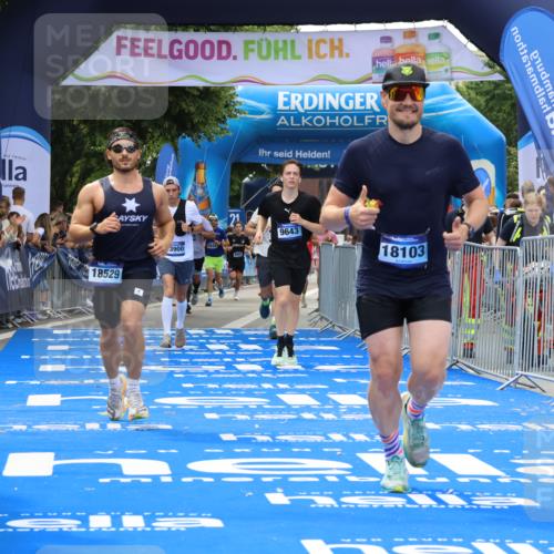 29.06.2025 - hella hamburg halbmarathon Strokosch-Dieckow http://msf.ph/oto/8450946 29.06.2025 10:37:52 Ziel 2196, 2404, 3480, 3530, 7229, 9171, 9643, 10793, 12915, 13148, 13900, 15303, 18103, 18276, 18277, 18529 meine-sportfotos.de